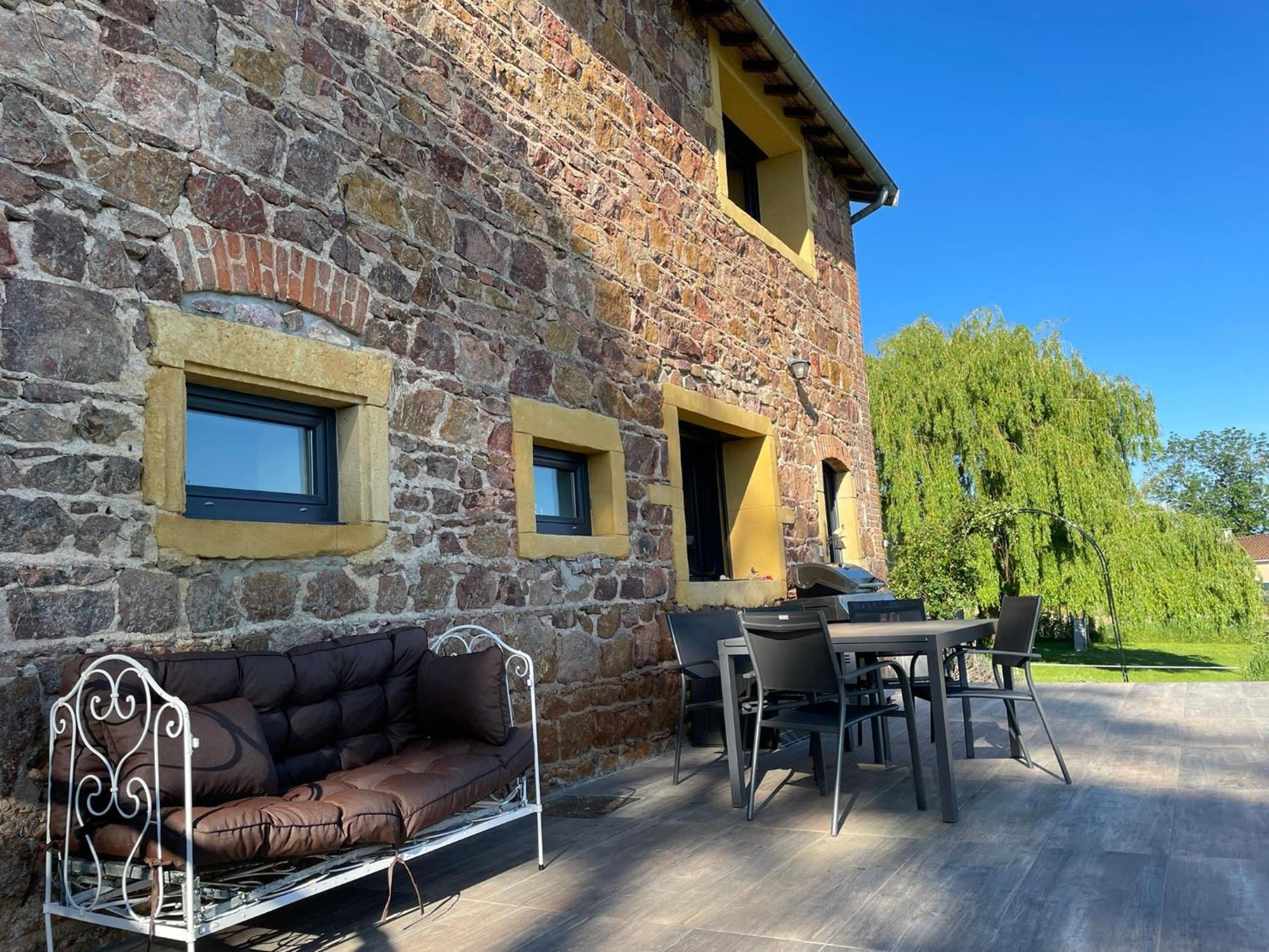 La Grange Aux Hirondelles - Appartement Complet Et Independant Commelle-Vernay Екстериор снимка